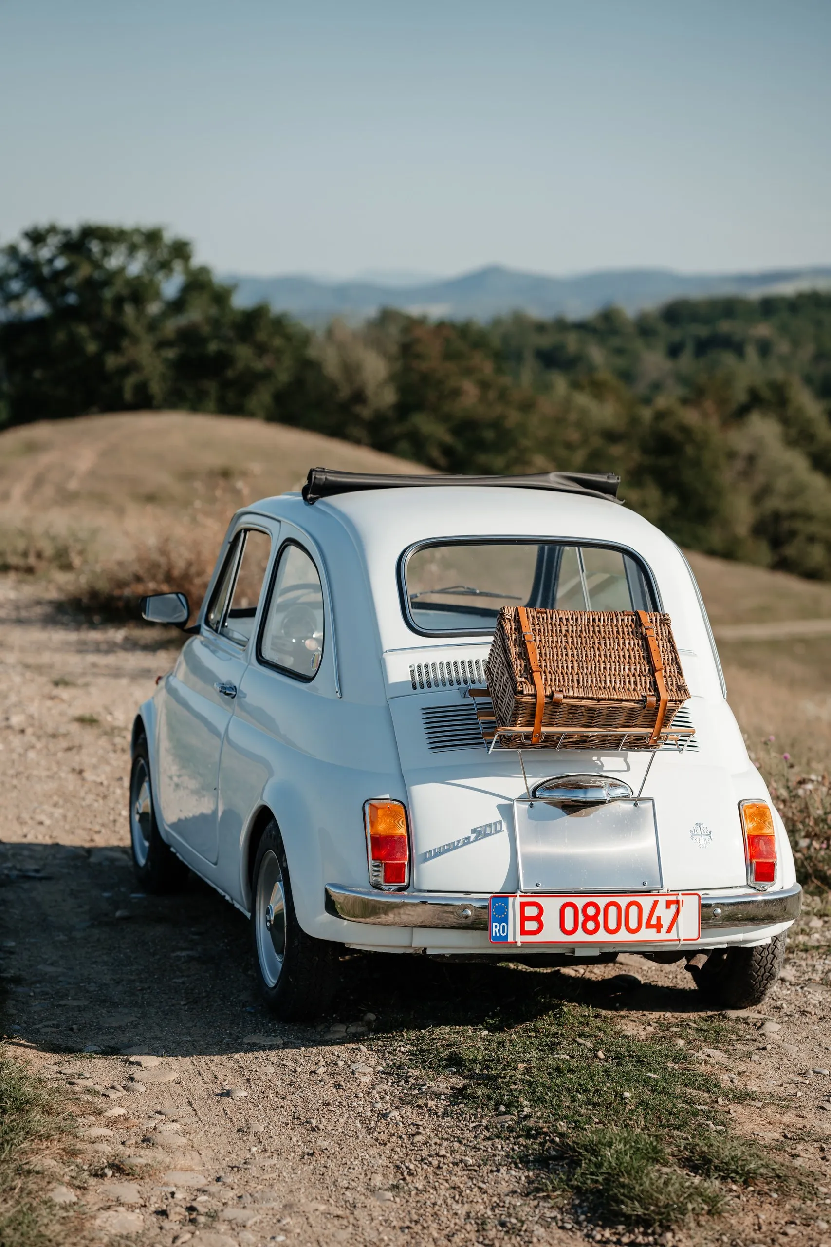 Fotografia 5 din galeria Classic Vintage Car Fiat 500