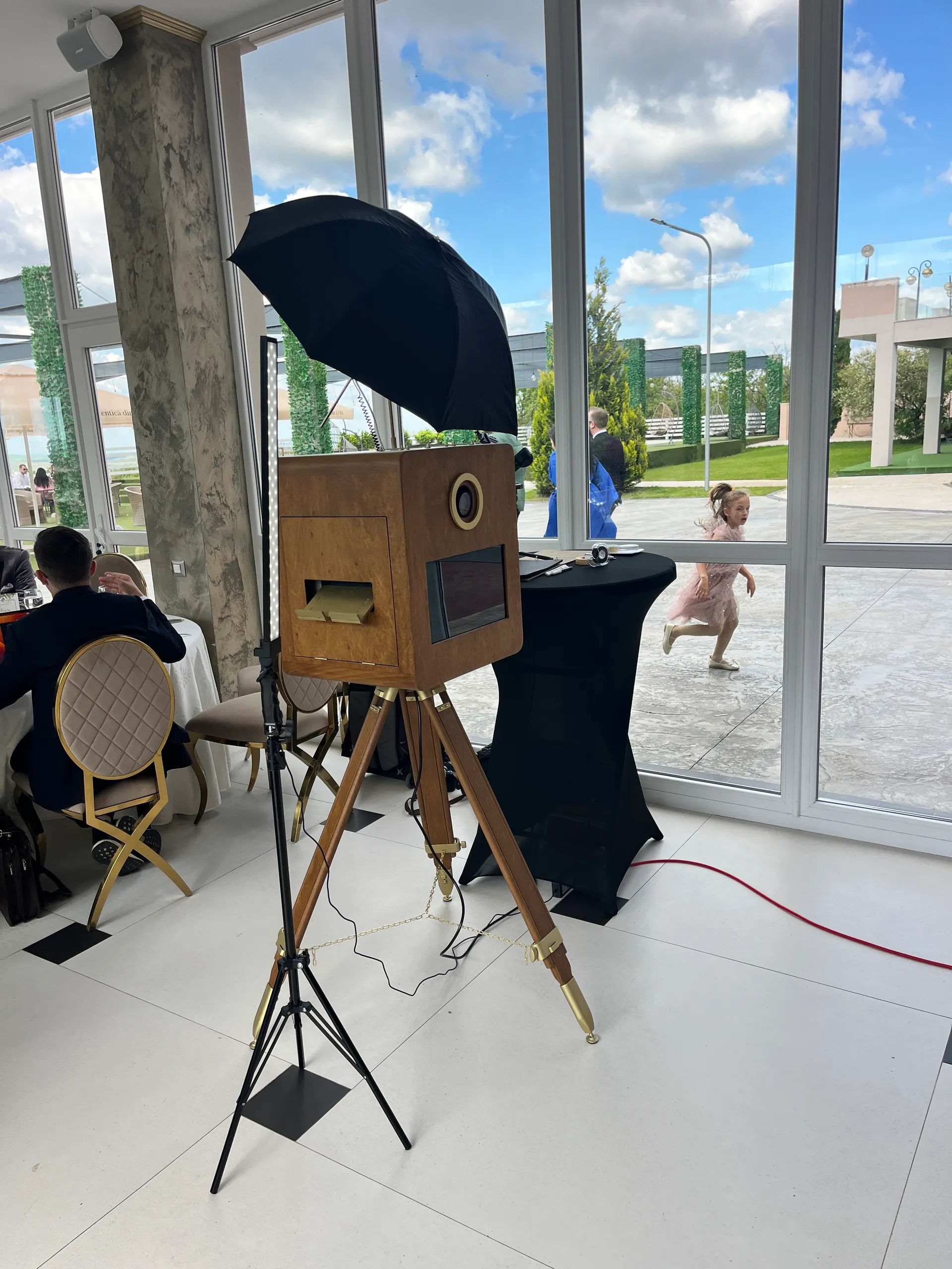 Fotografia 3 din galeria Retro Photobooth by Moments Forever